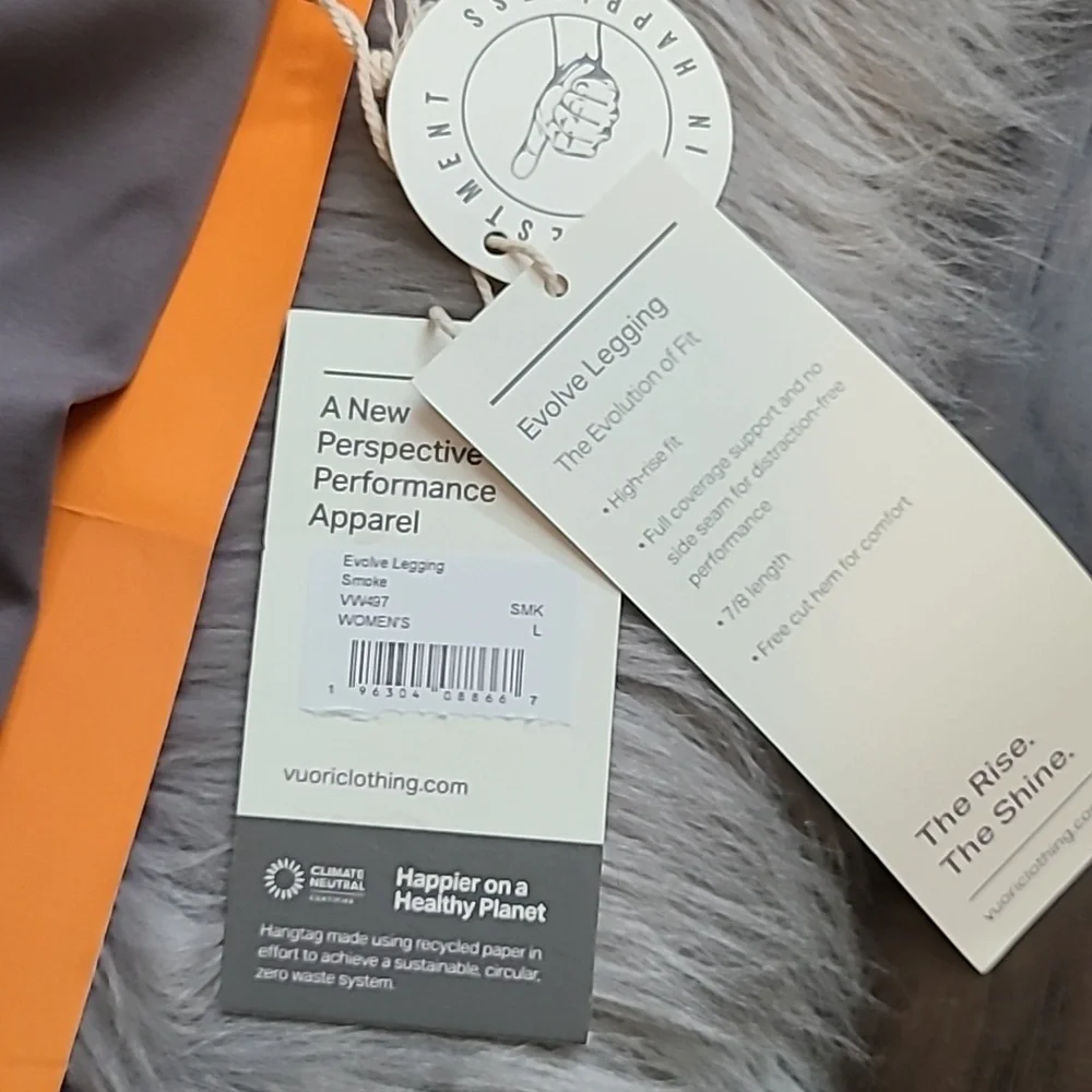 Nwt! Vuori evolve legging in smoke - Picture 4 of 7